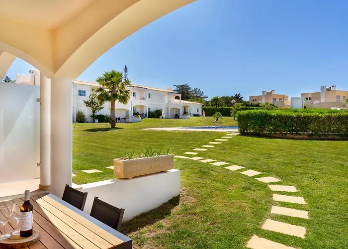Apartamento No Condominio Baia Village Com Piscina